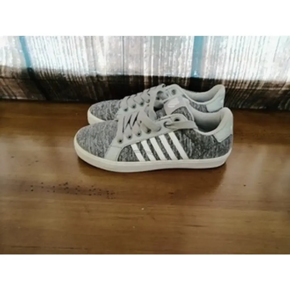 K-Swiss Court Tiebreak II Gray White Lace-Up Shoes size 3.5‎